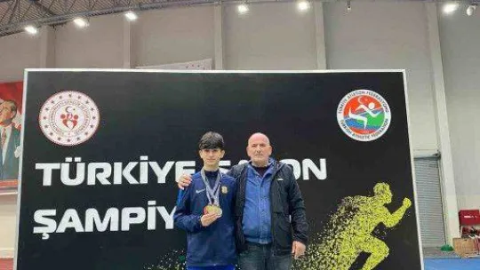 Balıkesirli atletler, Türkiye U16 Salon Şampiyonası'nı zirvede tamamladı