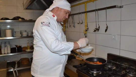 Balıkesirli ünlü Şef Levent Kaynak'tan öğrencilere ders