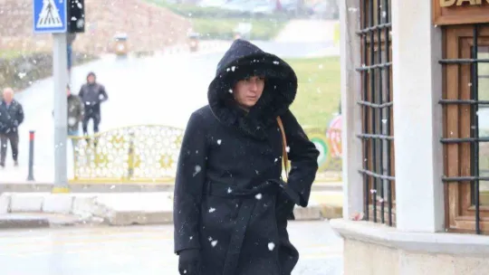 Balkanlar'dan gelen kar yağışı Edirnelileri mutlu etti