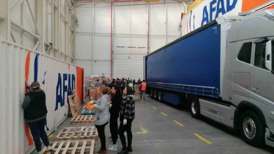 Balkanlardan akın akın deprem için geliyorlar: Yollarda tır kuyrukları