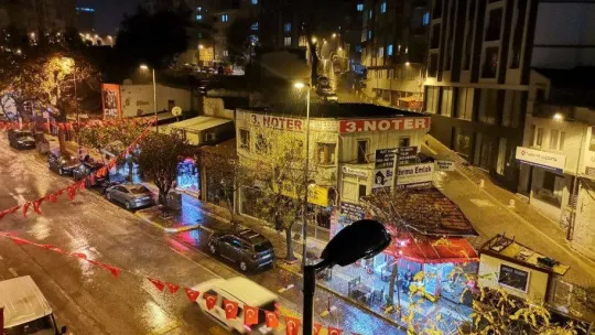 Bandırma'da 1 saat süren yağmur hayatı felç etti