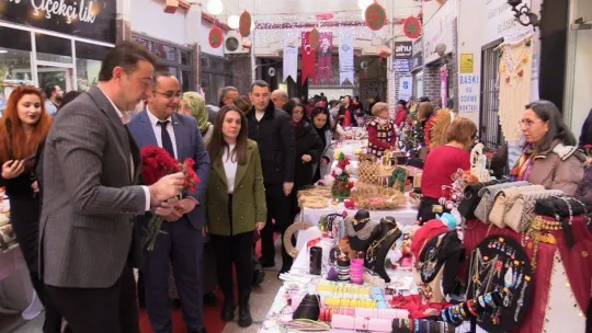 Bandırma'da el emeği yılbaşı alışveriş günleri başladı