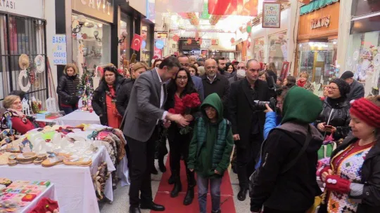 Bandırma'da el emeği yılbaşı alışveriş günleri başladı