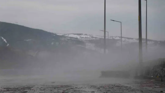 Bandırma'da fırtına etkili oluyor