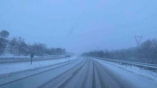 Bandırma'da kar yağışı etkili oldu