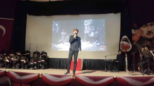 Bandırma'da Öğretmenler günü törenle kutlandı.