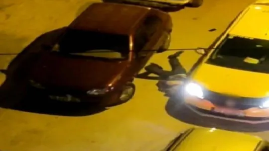 Bandırma'da ticari taksi, kavgada yaralanan kişinin kolunu böyle ezdi