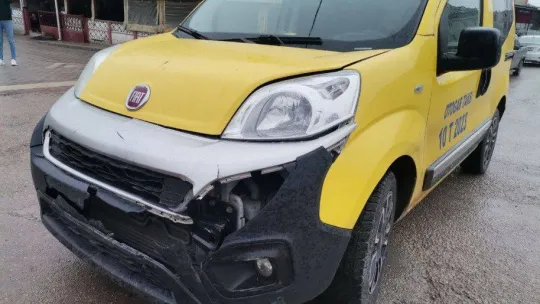 Bandırma'da trafik kazasında motosiklet sürücüsü yaralandı