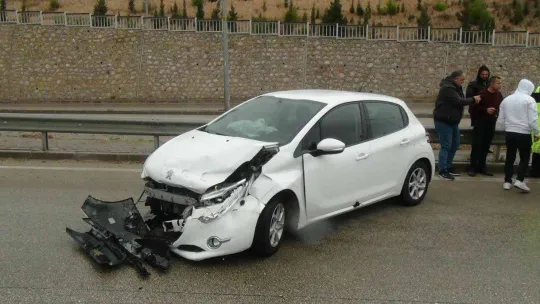 Bandırma'da yağış sebebiyle kayan araç kaza yaptı 1 kişi yaralı