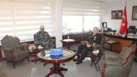 Bangladeş Komutanı Albay Islam, Akdeniz Bölge Komutanı Tuğamiral Gedik'i ziyaret etti