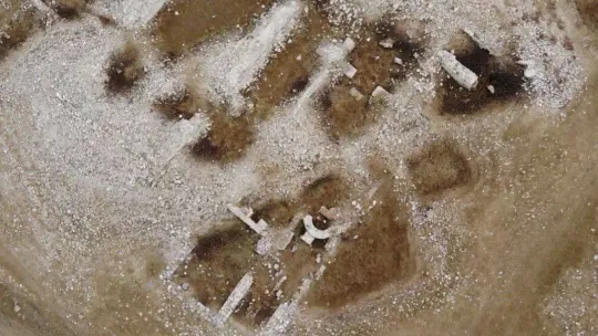 Baraj suları çekilince ortaya çıkan bin 500 yıllık hamam ve kilise kalıntıları dron ile görüntülendi