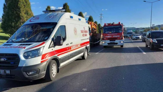 Bariyer ile çekici arasında kalan motokurye feci şekilde can verdi