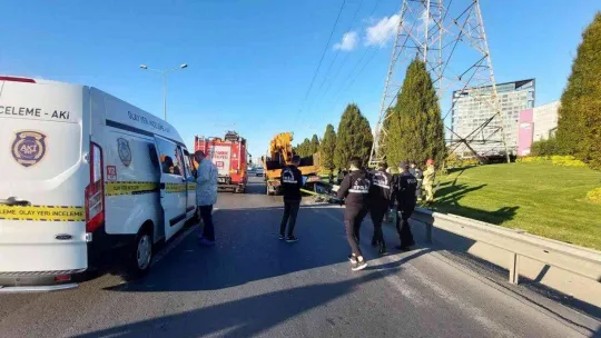 Bariyer ile çekici arasında kalan motokurye feci şekilde can verdi