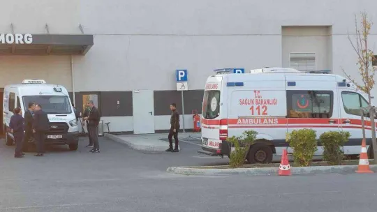 Başakşehir Çam ve Sakura Şehir Hastanesi'nde tedavisi devam eden işçilerden biri yaşamını yitirdi