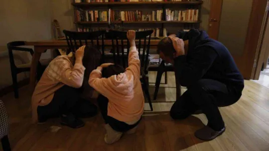 Başakşehir'de 'Çök-Kapan-Tutun' tatbikatı gerçeği aratmadı