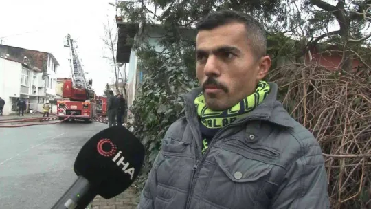 Başakşehir'de 2 katlı binanın çatısında korkutan yangın