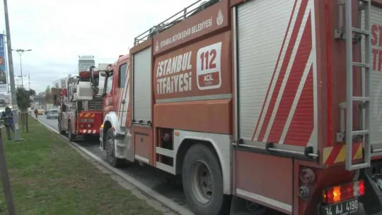 Başakşehir'de 2 ticari aracın karıştığı kazada, 2 kişi yaralandı