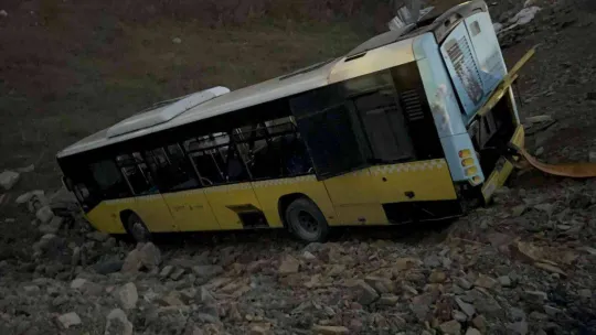 Başakşehir'de İETT otobüsü şarampole uçtu