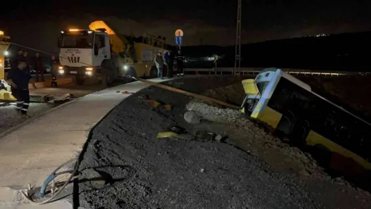 Başakşehir'de İETT otobüsü şarampole uçtu