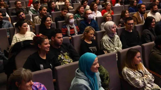 Başakşehir'de ilk adım ustalardan tiyatro eğitimi Zihni Göktay ile başladı