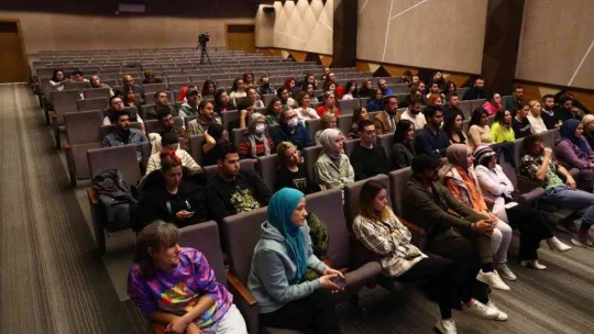 Başakşehir'de ilk adım ustalardan tiyatro eğitimi Zihni Göktay ile başladı