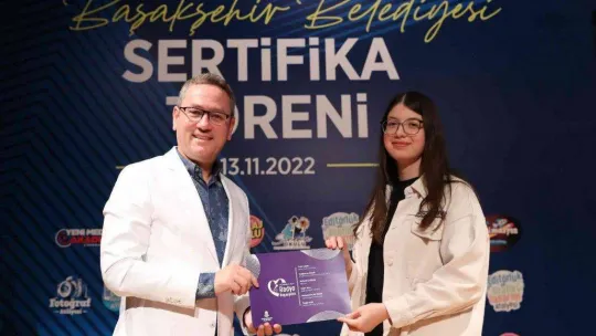 Başakşehir Yeni Medya Akademi'de mezuniyet heyecanı
