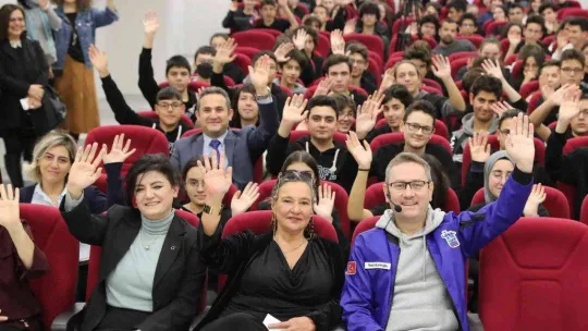 Başakşehirli öğrencilerden Başkan Kartoğlu'na anlamlı hediye