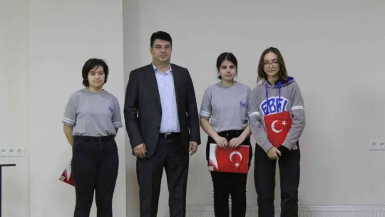 Başarılı öğrencilere ödülleri verildi