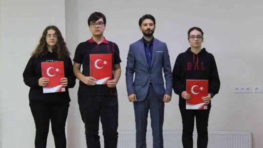 Başarılı öğrencilere ödülleri verildi