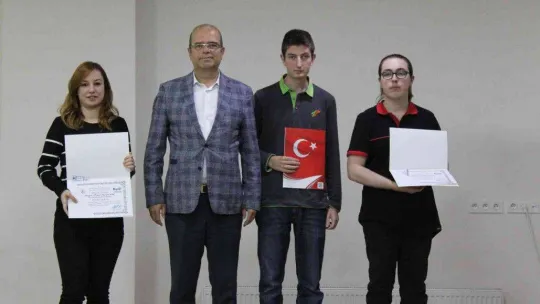 Başarılı öğrencilere ödülleri verildi
