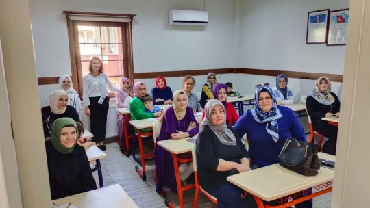 Başiskele'de kadınlar diksiyon eğitimi alıyor