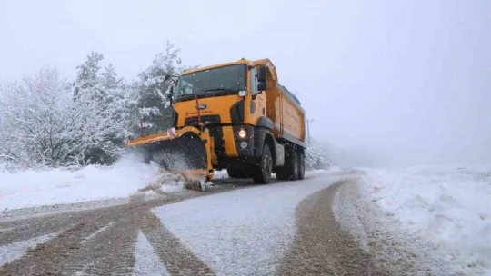 Başiskele'nin yüksek kesimlerinde karla mücadele başladı