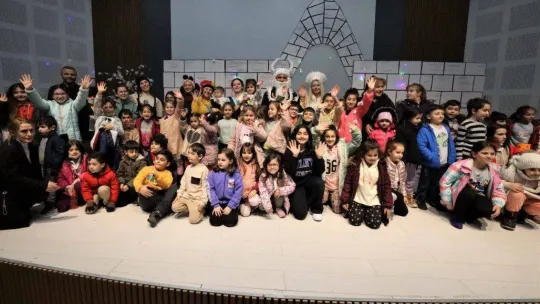 Başiskeleli minikler tiyatro keyfini doyasıya yaşadı