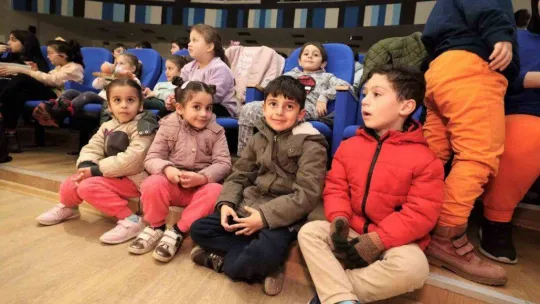 Başiskeleli minikler tiyatro keyfini doyasıya yaşadı