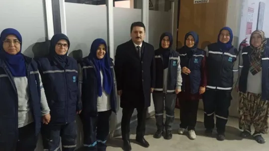 Başkan Avcı personelinin yanında