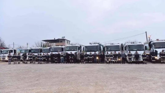 Başkan Avcı personelinin yanında