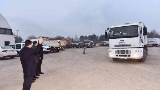 Başkan Avcı personelinin yanında