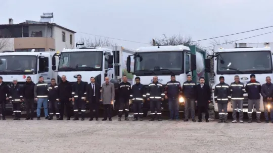 Başkan Avcı personelinin yanında