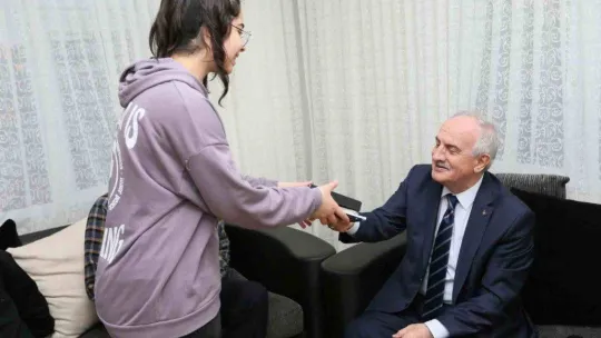 Başkan Aygün, Derince'ye gelen depremzedeleri yalnız bırakmadı