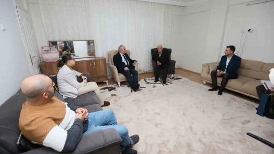 Başkan Aygün, Derince'ye gelen depremzedeleri yalnız bırakmadı