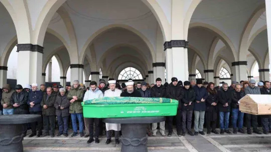 Başkan Erbaş, depremde hayatlarını kaybeden bazı vatandaşların cenaze namazlarını kıldırdı