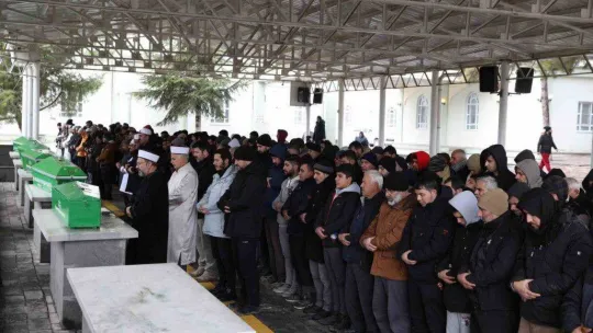 Başkan Erbaş, depremde hayatlarını kaybeden bazı vatandaşların cenaze namazlarını kıldırdı