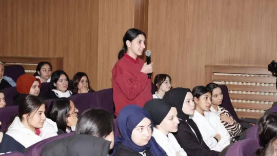 Başkan Ercan gençlerin hayallerini dinliyor