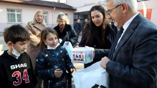 Başkan Erdem'den çocukların yüzünü güldürdü
