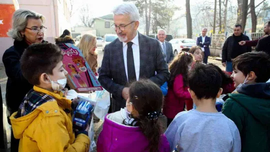 Başkan Erdem'den çocukların yüzünü güldürdü