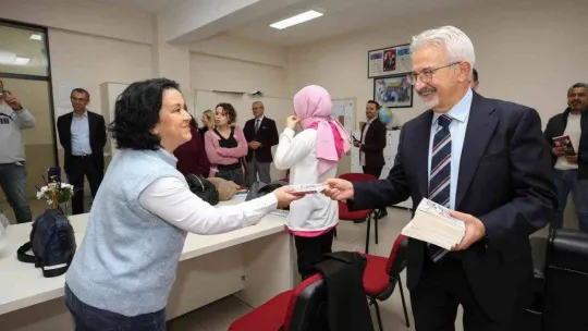 Başkan Erdem'den okullara Öğretmenler Günü ziyareti