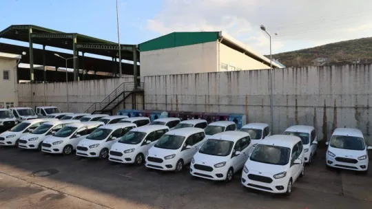 Başkan Hürriyet: '9 kamyonet ve 19 hafif ticari aracımızı teslim aldık'
