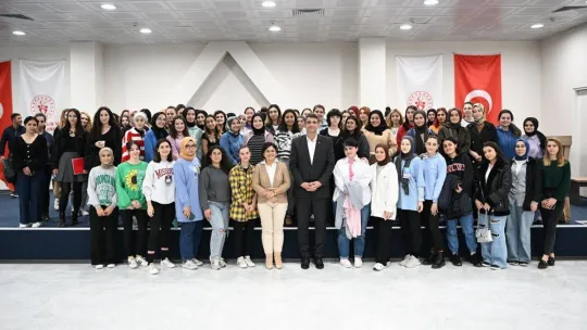 Başkan Kocaman'dan gençlere: 'İlçemizin daha ileriye gitmesi sizlerin sayesinde olacaktır'