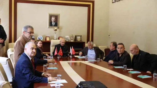 Başkan Muhittin Böcek, CHP Genel Başkanı Kılıçdaroğlu ile deprem bölgesinde