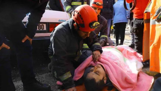 Başkan Muhittin Böcek, CHP Genel Başkanı Kılıçdaroğlu ile deprem bölgesinde